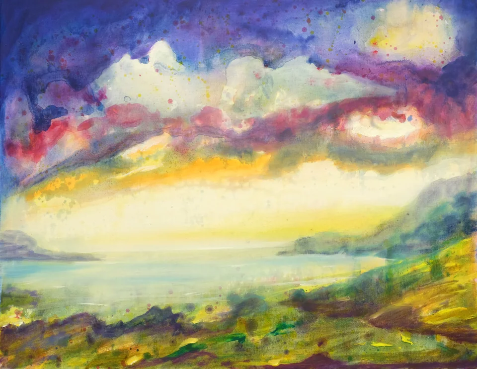 Expressive Küstenlandschaft mit heller Wasserfläche, gelbrosa Himmel und dunklem blauviolettem Wolkenband. - Eckhard Kowalke