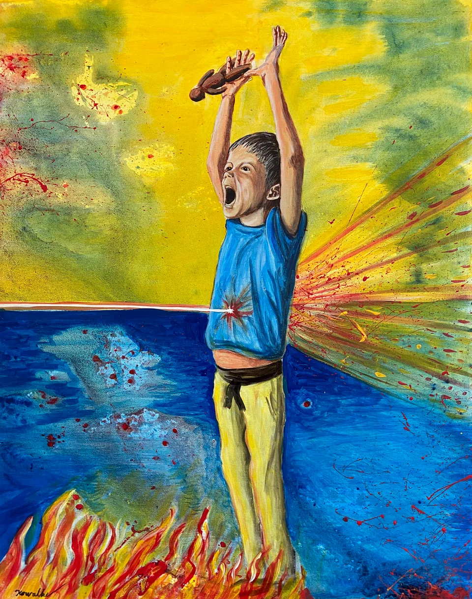 Kind mit erhobenen Armen vor gelbem Himmel, blauem Wasser und roten Farbspuren - Eckhard Kowalke